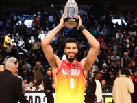 九游-包含塔图姆回归赛场，精彩发挥首场状态亮眼，加拿大队观众沸腾！的词条